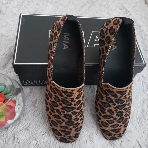 MIA Shoes - MIA Yohanna Perforated Slip On Flat Size 8.5